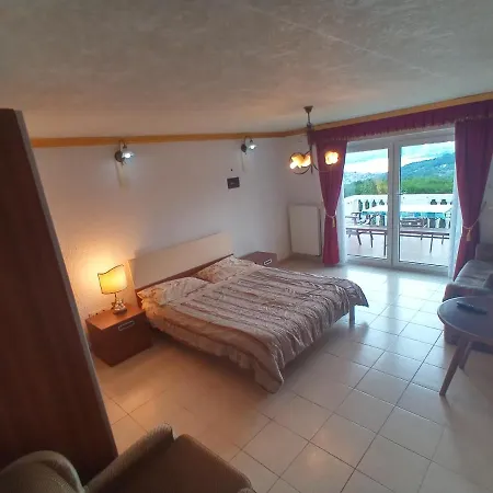 Sobe Mara Проживание в семье