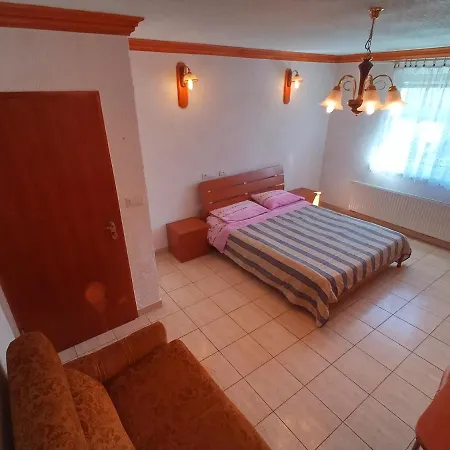 Sobe Mara Проживание в семье