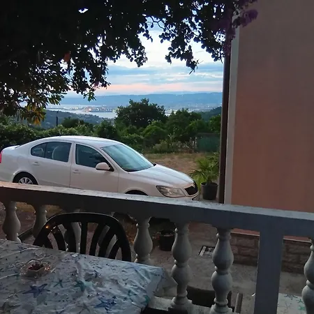 Nastanitev v družini Sobe Mara