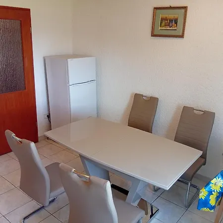 Nastanitev v družini Sobe Mara