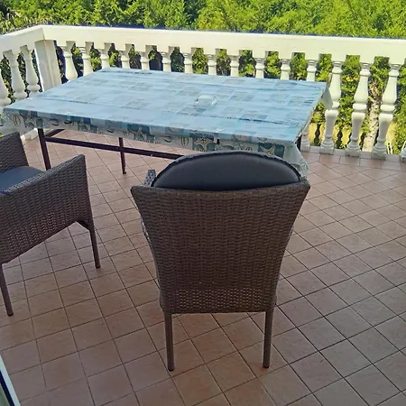 Nastanitev v družini Sobe Mara *